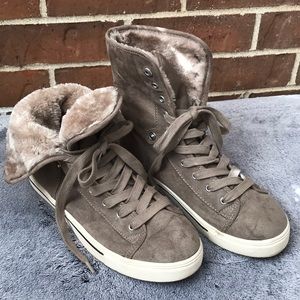 😍REDUCED😍CUTE FUR LINED HIGHTOP SNEAKERS MOSSIMO